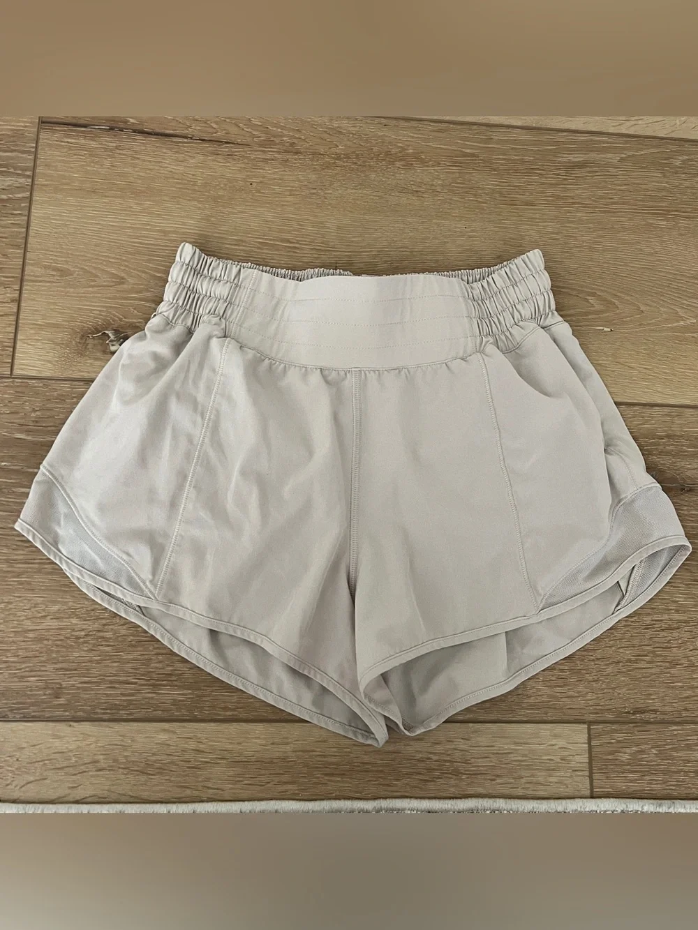 Lululemon Hotty Hot High-Rise Short 2.5